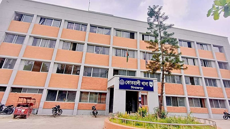 দিনাজপুরে থানার ভেতর পুলিশ সদস্যকে থাপ্পড়-হুমকি, কৃষক দল নেতা গ্রেপ্তার