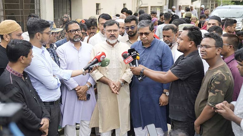 বাড্ডায় সড়কে প্রাণ গেল পরিচ্ছন্নকর্মীর, ফিটনেসবিহীন গাড়ির বিরুদ্ধে ব্যবস্থার হুঁশিয়ারি