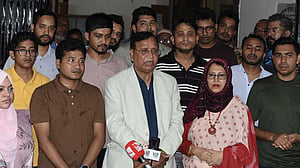 মশক নিধন: ঢাবির দুই ছাত্রী হলে ফগার মেশিন দিল ডিএসসিসি