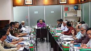 স্থানীয় নির্বাচনে এমপিওভুক্ত শিক্ষক ও খেলাপির জামিনদারকেও চায় না ইসি