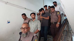 সিঙ্গাপুর থেকে ফেরত পাঠানো ২ বাংলাদেশির কাজের অনুমতি বাতিল