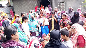 সৎ মাকে হত্যার ১০ বছর পর এবার আপন মাকেও কুপিয়ে হত্যা