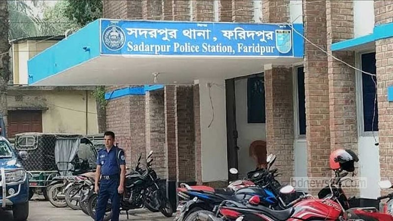 ফরিদপুরে মধ্যরাতে ঘরের জানালা ভেঙে কিশোরীকে তুলে নিয়ে ‘দলবেঁধে ধর্ষণ’