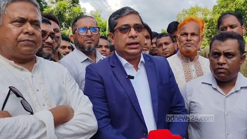 ধসে যাওয়া ৯ কোটি টাকার সড়ক পরিদর্শনে প্রতিমন্ত্রী, বললেন ‘অনিয়ম হয়নি’