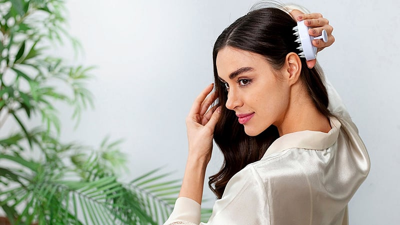 প্রাকৃতিকভাবে চুল ঘন দেখানোর উপায়