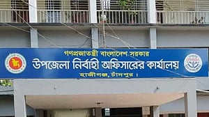 চাঁদপুরে শিক্ষাপ্রতিষ্ঠানে মোবাইল ব্যবহার নিষিদ্ধ করলেন ইউএনও