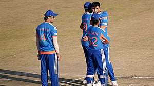 ৫ ক্যাচ ছেড়েও অনায়াস জয় ভারতের
