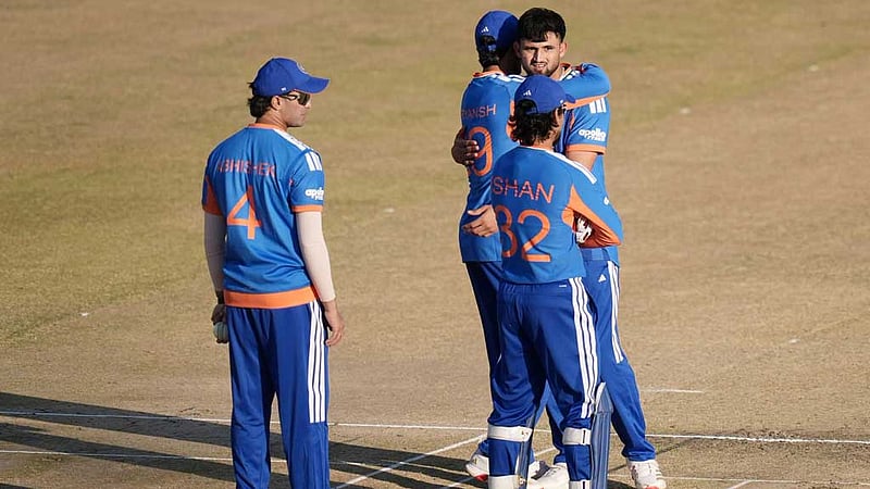 ৫ ক্যাচ ছেড়েও অনায়াস জয় ভারতের