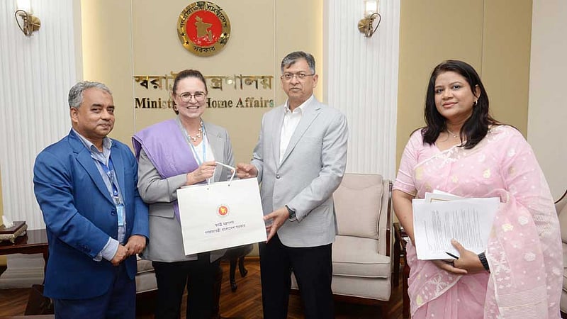 স্বরাষ্ট্রমন্ত্রীর সঙ্গে আইওএমের নতুন বাংলাদেশ প্রধানের সাক্ষাৎ