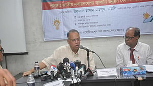‘ঘোড়া নাই, চাবুক কিনব আগে?’: গ্যাসের প্রিপেইড মিটার প্রকল্প বাতিল প্রসঙ্গে জ্বালানিমন্ত্রী