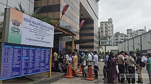 ভিসা নিয়ে কথিত কর্মকর্তার যোগাযোগ, সতর্ক করল ভারতীয় হাই কমিশন