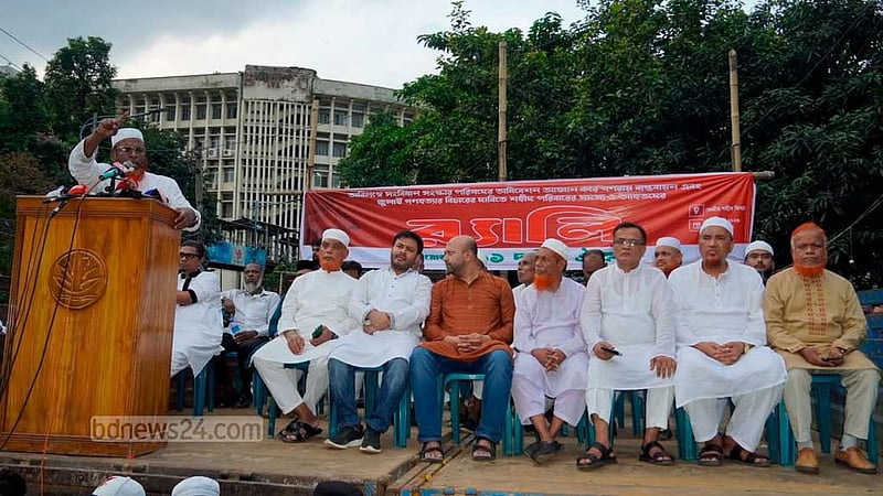 জুলাই অভ্যুত্থানের ‘সুবিধাভোগী’ বিএনপি ‘গাদ্দারি’ করছে: পরোয়ার