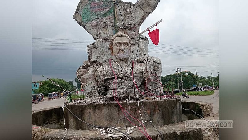 ৫ অগাস্টের পর হামলার শিকার বীরশ্রেষ্ঠ হামিদুর রহমানের ভাস্কর্য ফের ভাঙা হচ্ছে