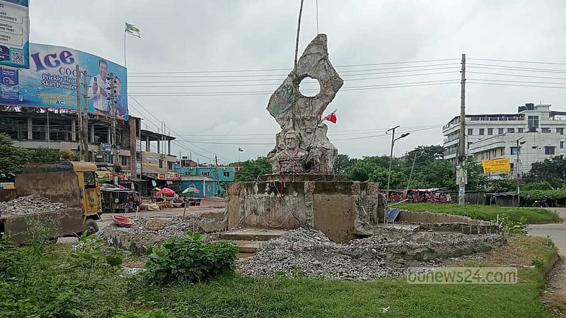 বীরশ্রেষ্ঠ হামিদুর রহমানের ভাস্কর্য ভাঙার প্রতিবাদ ৩৯ নাগরিকের