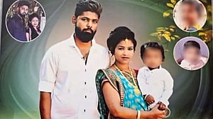 হাজার কাঁটাতার পেরিয়ে ভালোবাসা তোমার কাছে আসে
