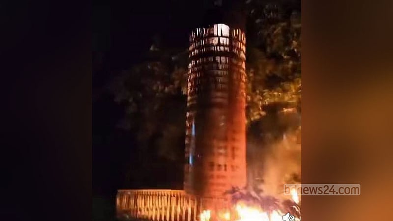 খাগড়াছড়িতে জুলাই স্মৃতিস্তম্ভে অগ্নিসংযোগ, সাবেক ছাত্রলীগ নেতা গ্রেপ্তার