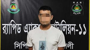 লক্ষ্মীপুরে সালিশ বৈঠকে বৃদ্ধকে গুলি, আগ্নেয়াস্ত্রসহ নাতি গ্রেপ্তার