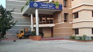 লালবাগে বাসায় পড়ে ছিল আইনজীবীর লাশ