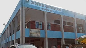 টাকা নিয়ে মাদক কারবারিকে ছেড়ে দেওয়ার অভিযোগে ৪ জন কারাগারে