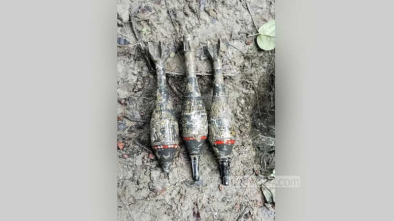 লক্ষ্মীপুরে মাটি খুঁড়ে মিলল ৩ মর্টার শেল