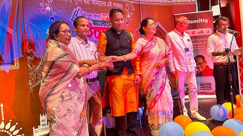 লন্ডনে বাংলাদেশ বইমেলায় ৫ গুণীকে সম্মাননা