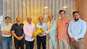 লন্ডনে ঢাবি উপাচার্যের সঙ্গে ডিইউএউকে প্রতিনিধিদলের বৈঠক