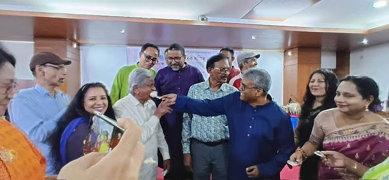 অধ্যাপক আবুল কাসেম ফজলুল হক: শ্রেণিকক্ষের বাইরেও শিক্ষক
