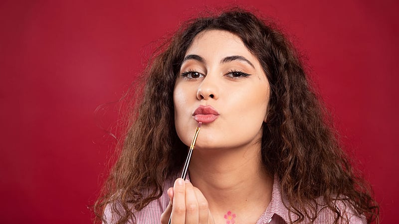 মেইকআপের নতুন ধারা ‘হাইব্রিড বিউটি’ ও ‘পুলসাইড স্কিন’