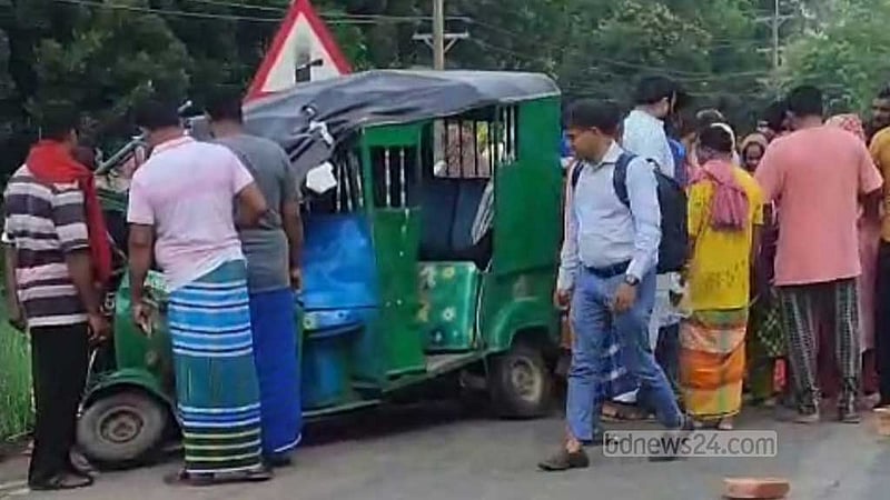 মানিকগঞ্জে ট্রাক-অটেরিকশা সংঘর্ষে নিহত ১