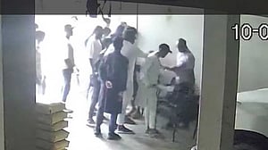মোহাম্মদপুরে বাসায় ঢুকে হামলার ভিডিও ফেইসবুকে