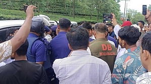 হবিগঞ্জে যাওয়ার পথে শ্রীমঙ্গলে পুলিশি বাধার মুখে এনসিপি নেতারা