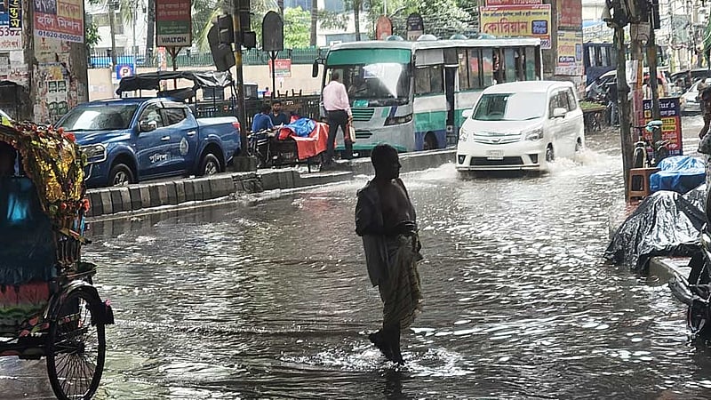 মৌচাক-মালিবাগে বৃষ্টি যেন ‘অভিশাপ’
