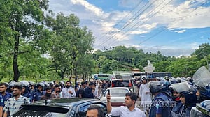 শ্রীমঙ্গলে পুলিশি বাধা পেরিয়ে ফের হবিগঞ্জের পথে এনসিপি নেতারা
