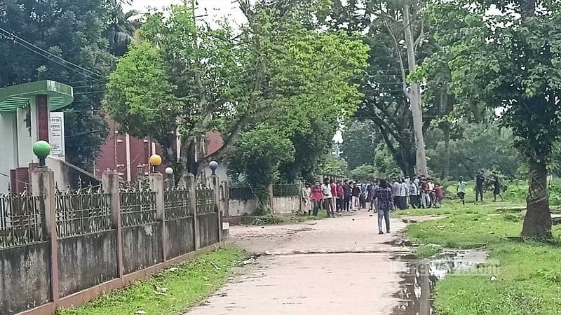 বাকৃবিতে দুই হলের শিক্ষার্থীদের দফায় দফায় সংঘর্ষ, আহত ১৩