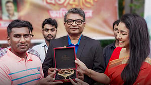 নগদে রেমিটেন্স নিয়ে সোনার হার জিতলেন পোশাক কর্মী