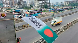 নারায়ণগঞ্জে জাতীয় পতাকায় কালেমা যুক্ত করে বিক্রি, গ্রেপ্তার ২ তরুণ
