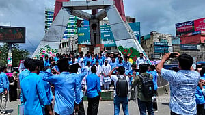 নারায়ণগঞ্জে পরীক্ষা শেষে মিছিলে শিক্ষার্থীরা, শিক্ষামন্ত্রীর পদত্যাগ দাবি