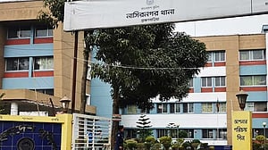 নাসিরনগরে বাড়ির সিঁড়িতে নবজাতক, এলাকায় কৌতুহল
