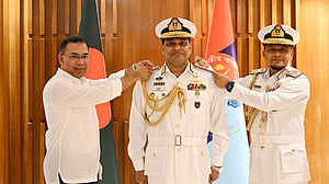 র‌্যাঙ্ক ব্যাজ পেলেন নৌবাহিনীর নতুন প্রধান