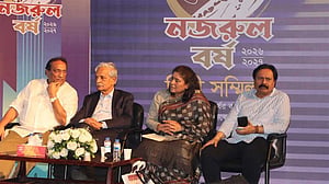 বাস-ট্রেন-উড়োজাহাজে নজরুলের গান বাজানোর প্রস্তাব