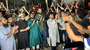 সাভারের ঘটনার প্রতিবাদে মধ্যরাতে এনসিপির মশাল মিছিল