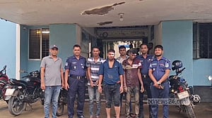 নেত্রকোণায় ডাকাতির পর লুট করা মোবাইলের সূত্রে আটক ৩