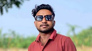 নেত্রকোণায় পেয়ারা পাড়তে গিয়ে বিদ্যুৎস্পৃষ্টে যুবকের মৃত্যু