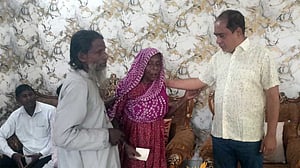 মুক্তিযুদ্ধে লাগা গুলি শরীরে নিয়ে রাশিদার অসহ্য জীবন, পাশে দাঁড়ালেন এমপি