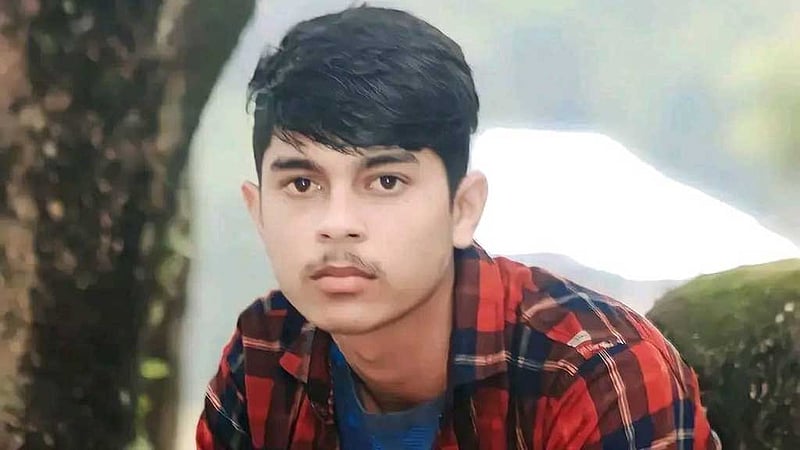 মোবাইলে মেলেনি সাড়া, পরে মিলল ট্রেনে কাটা পড়ার খবর