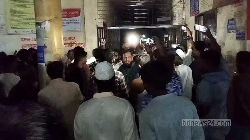 চিকিৎসায় অবহেলায় মৃত্যুর অভিযোগ, নেত্রকোণা হাসপাতালে বিক্ষোভ-ভাঙচুর
