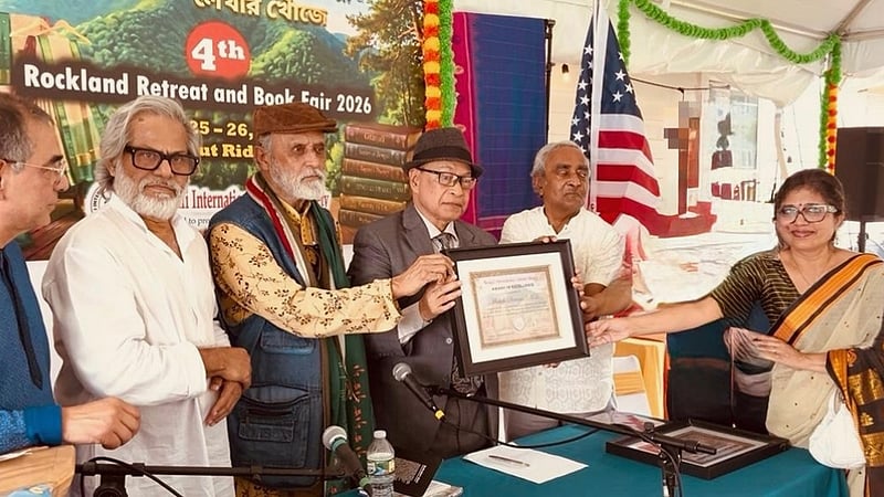 নিউ ইয়র্কে বাংলা বইমেলায় শাড়ির বন্দনা