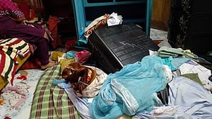 নোয়াখালীতে টিন ব্যবসায়ীর বাড়িতে ডাকাতি-লুট, হামলায় আহত ৩