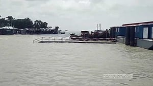 ভাটার পর অতিরিক্ত জোয়ার, ৯ ঘণ্টা পর গন্তব্যে হাতিয়ার ফেরি