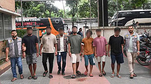 অনলাইন জুয়ার টাকায় বিএমডব্লিউ, হোটেলে ‘বিলাসী জীবন’
